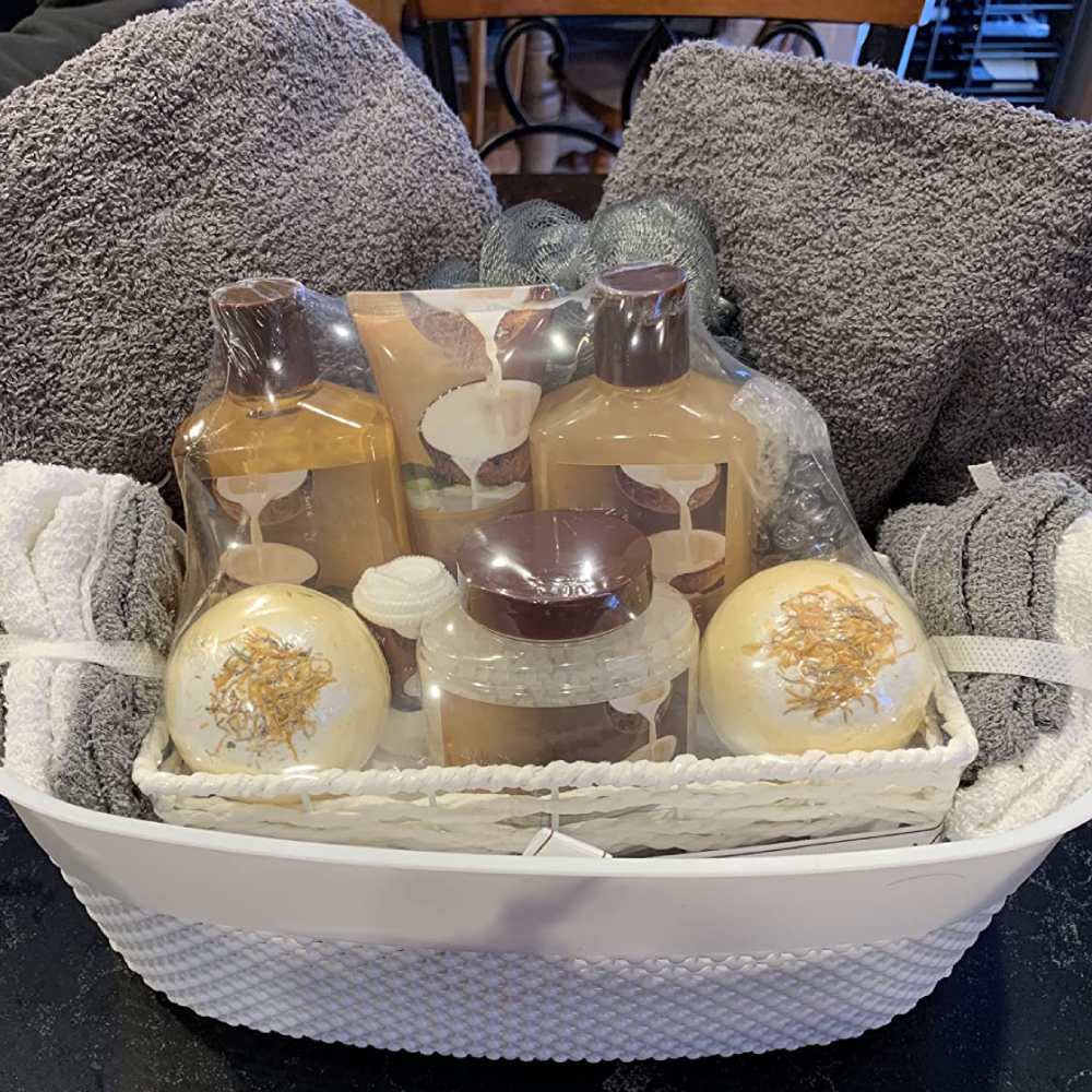 Bath and Body Gift Basket: image 1